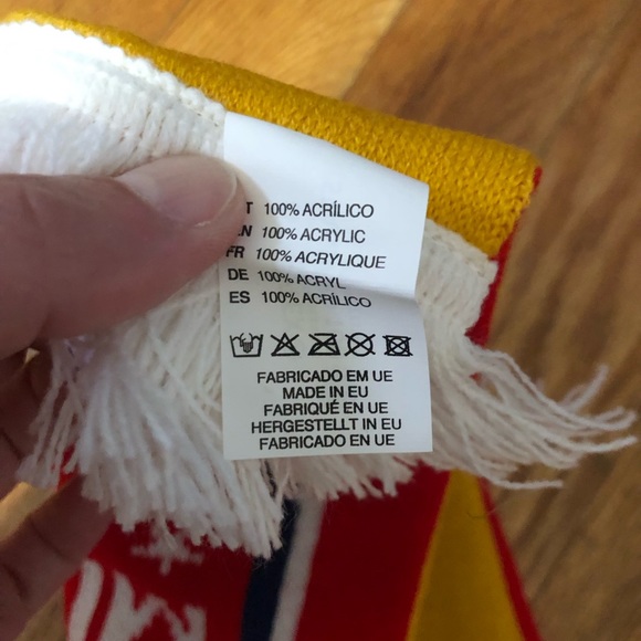 Double-Sided Major League Soccer/Honey Bunches of Oats Scarf - Picture 6 of 6